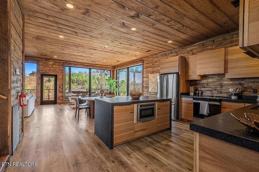 Edgewood Luxury Indoor Pool Cabin
