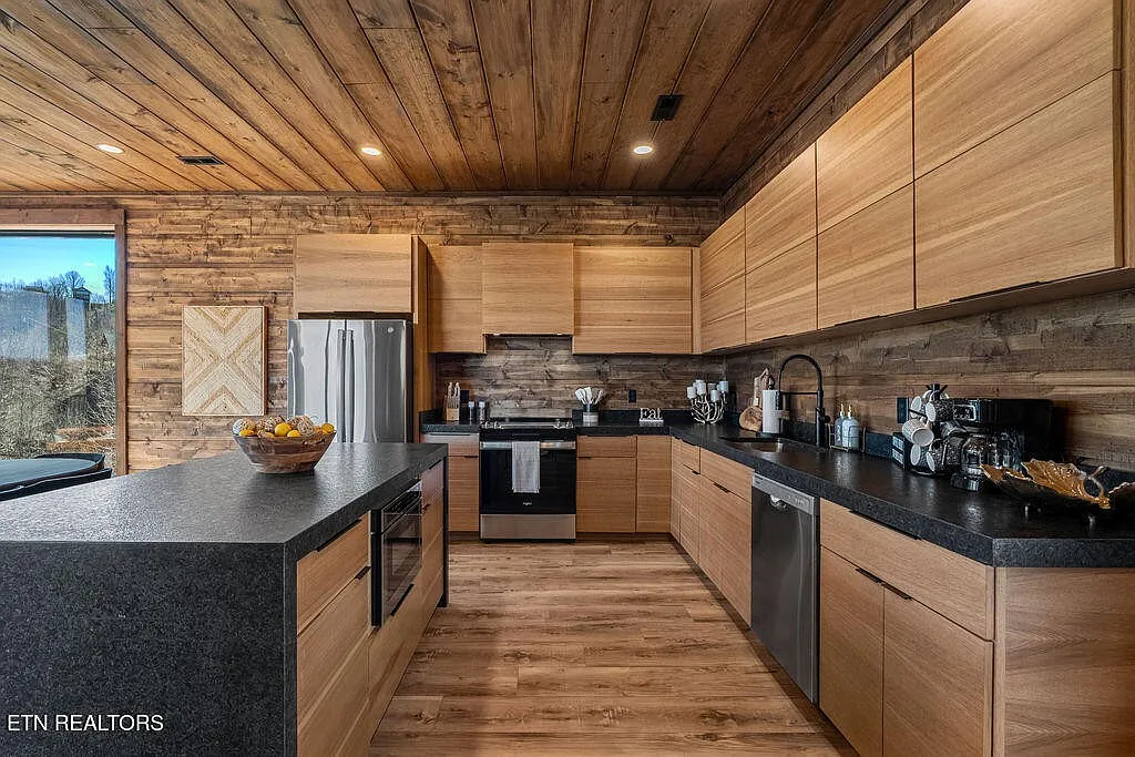 Edgewood Luxury Indoor Pool Cabin