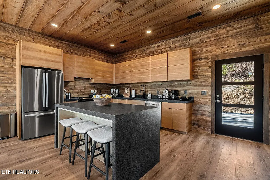 Edgewood Luxury Indoor Pool Cabin