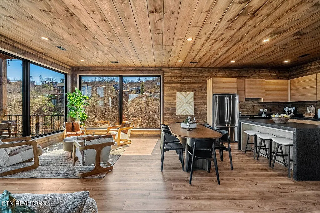 Edgewood Luxury Indoor Pool Cabin