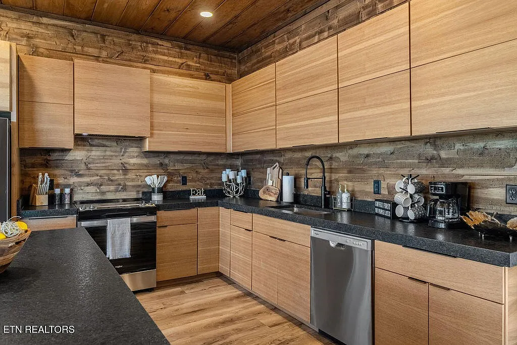 Edgewood Luxury Indoor Pool Cabin