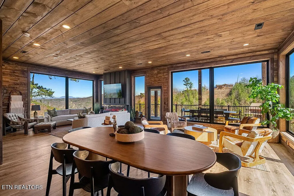 Edgewood Luxury Indoor Pool Cabin