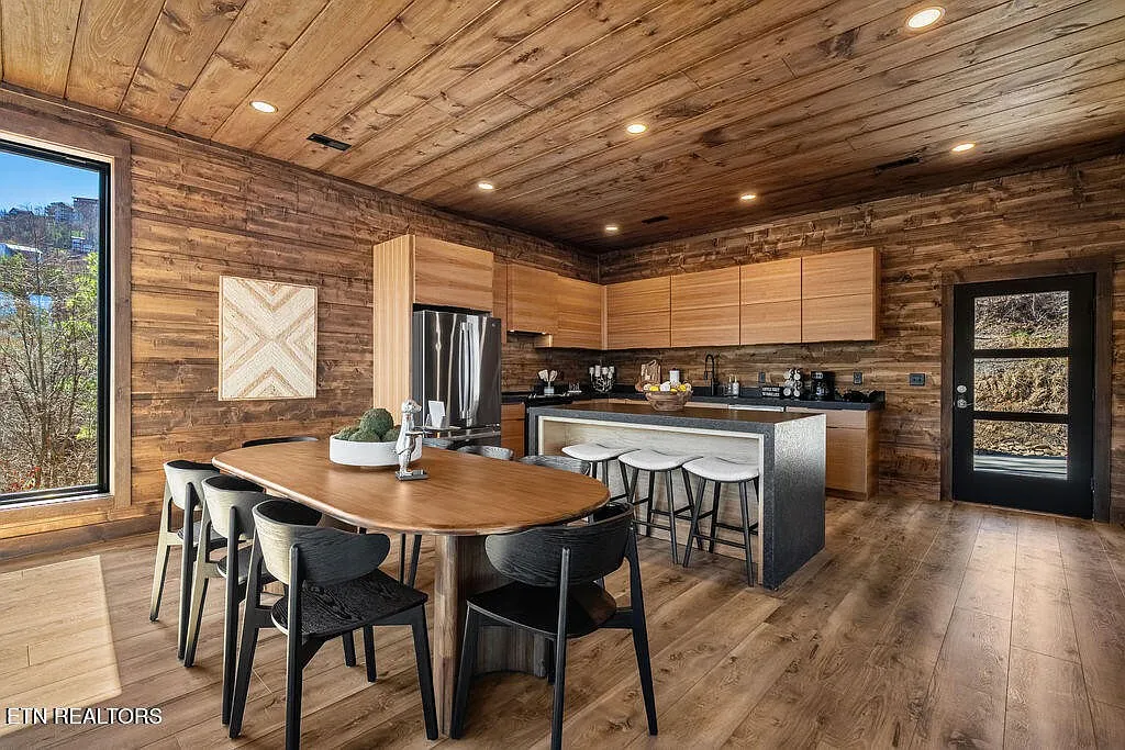 Edgewood Luxury Indoor Pool Cabin