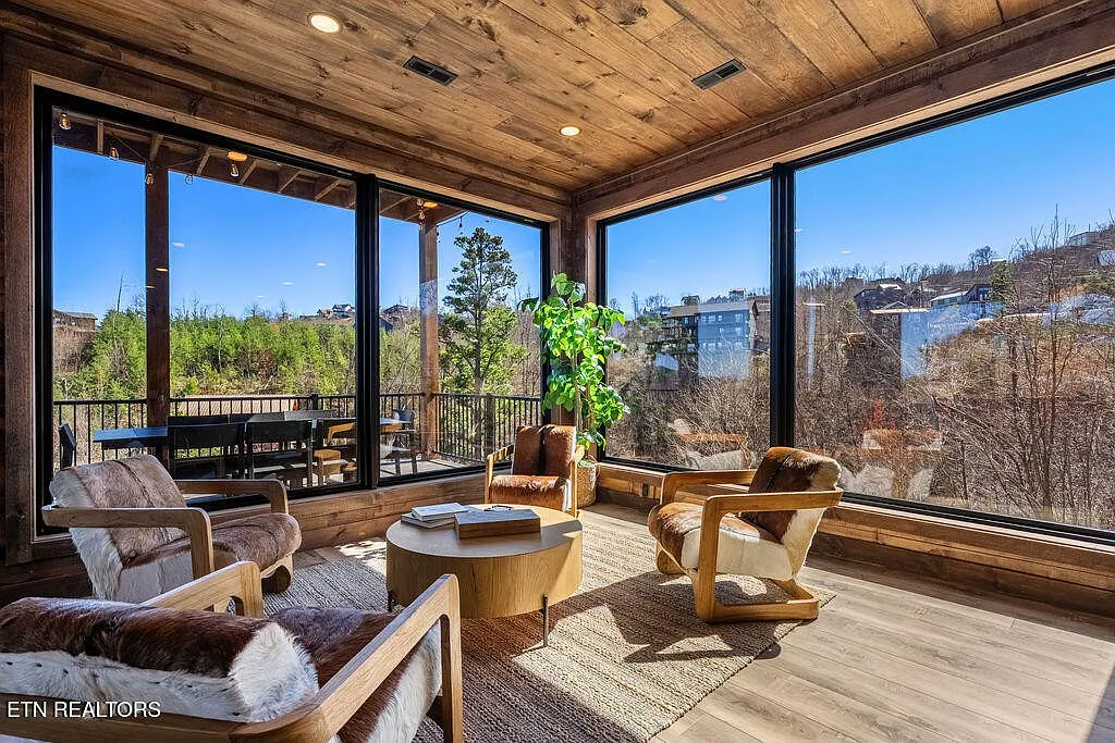 Edgewood Luxury Indoor Pool Cabin
