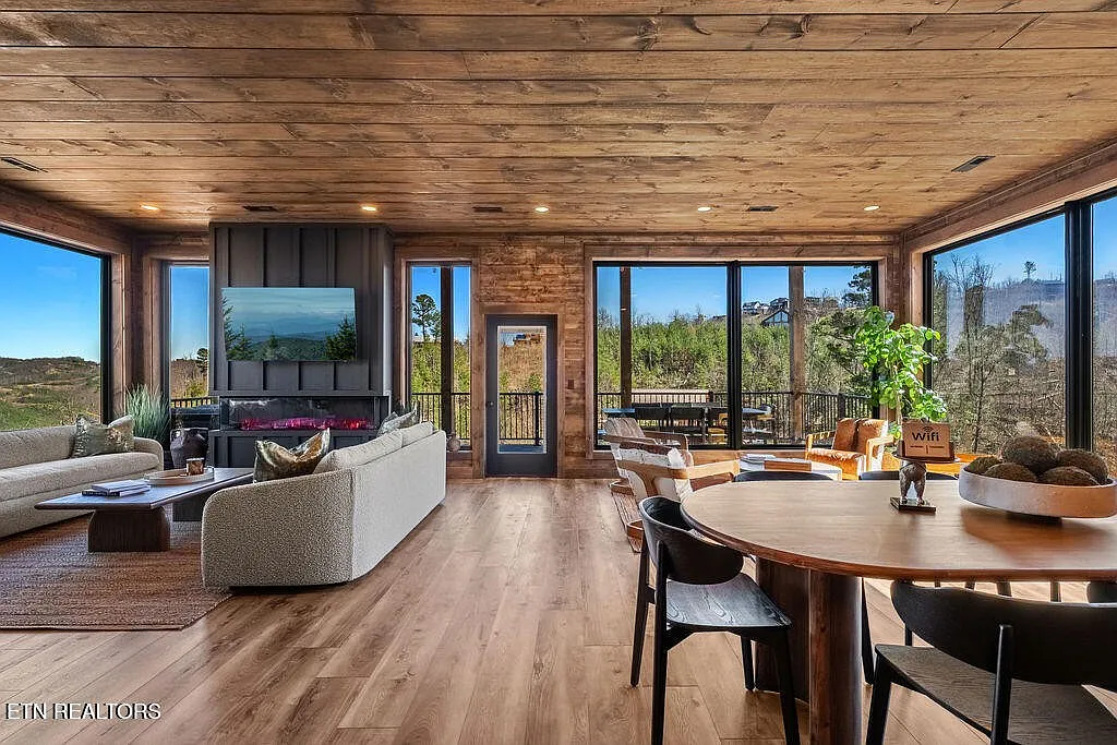 Edgewood Luxury Indoor Pool Cabin