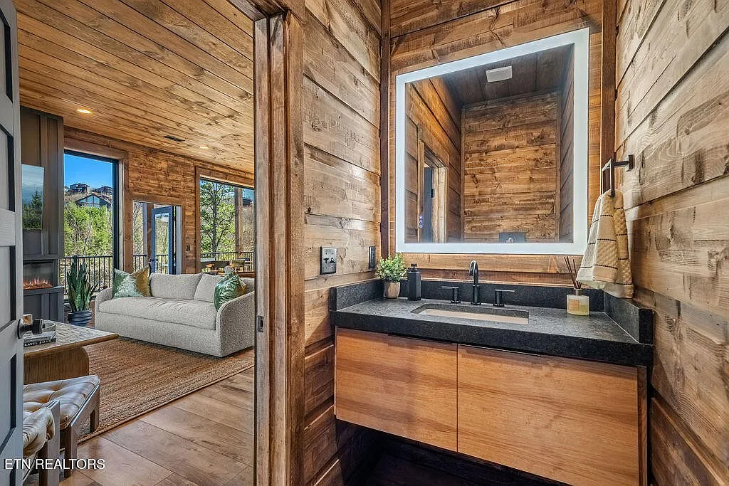Edgewood Luxury Indoor Pool Cabin