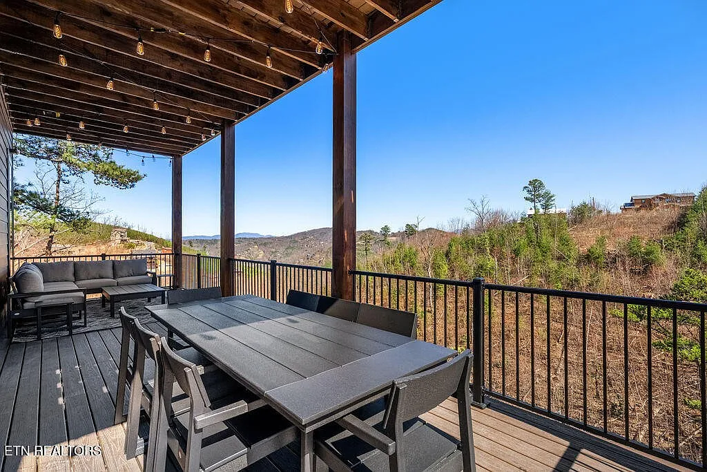Edgewood Luxury Indoor Pool Cabin