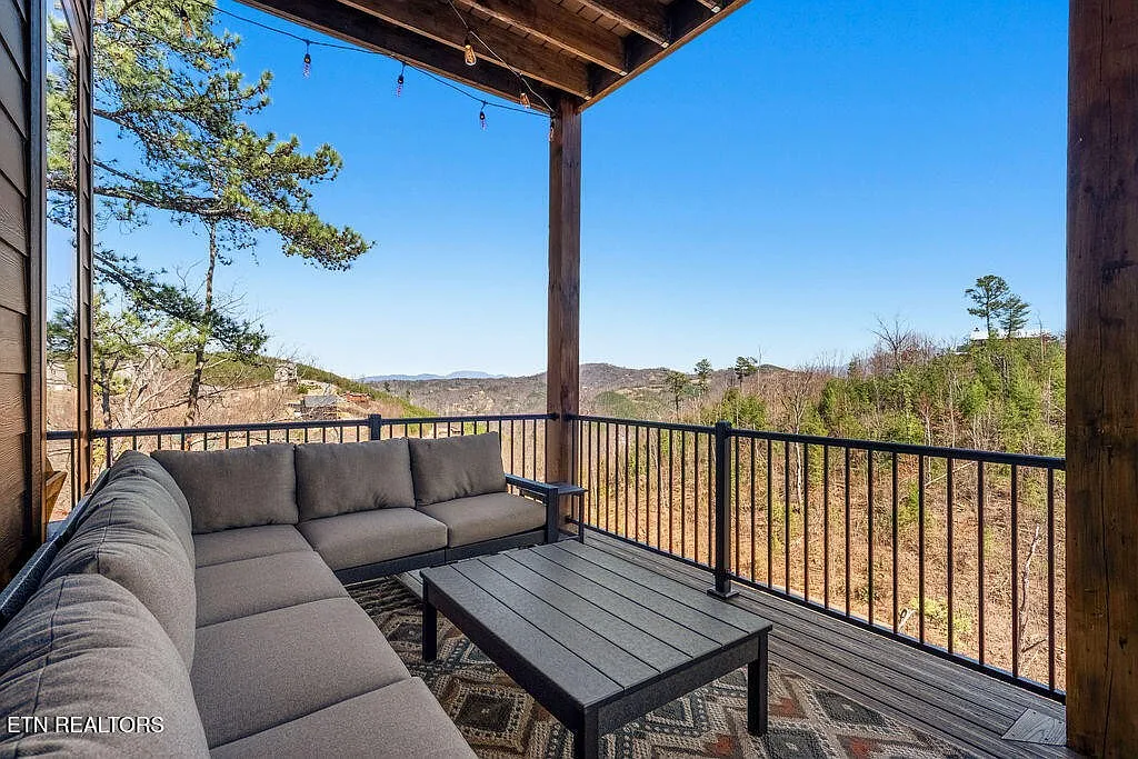 Edgewood Luxury Indoor Pool Cabin