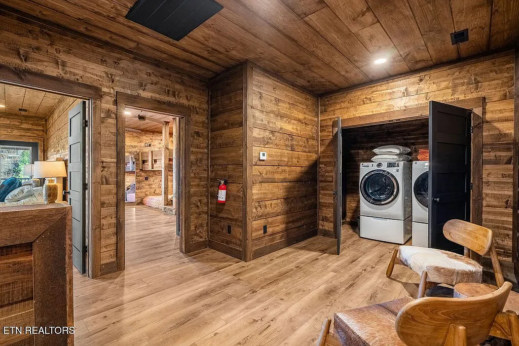 Edgewood Luxury Indoor Pool Cabin