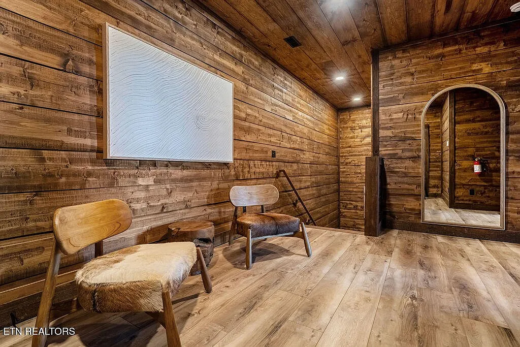 Edgewood Luxury Indoor Pool Cabin
