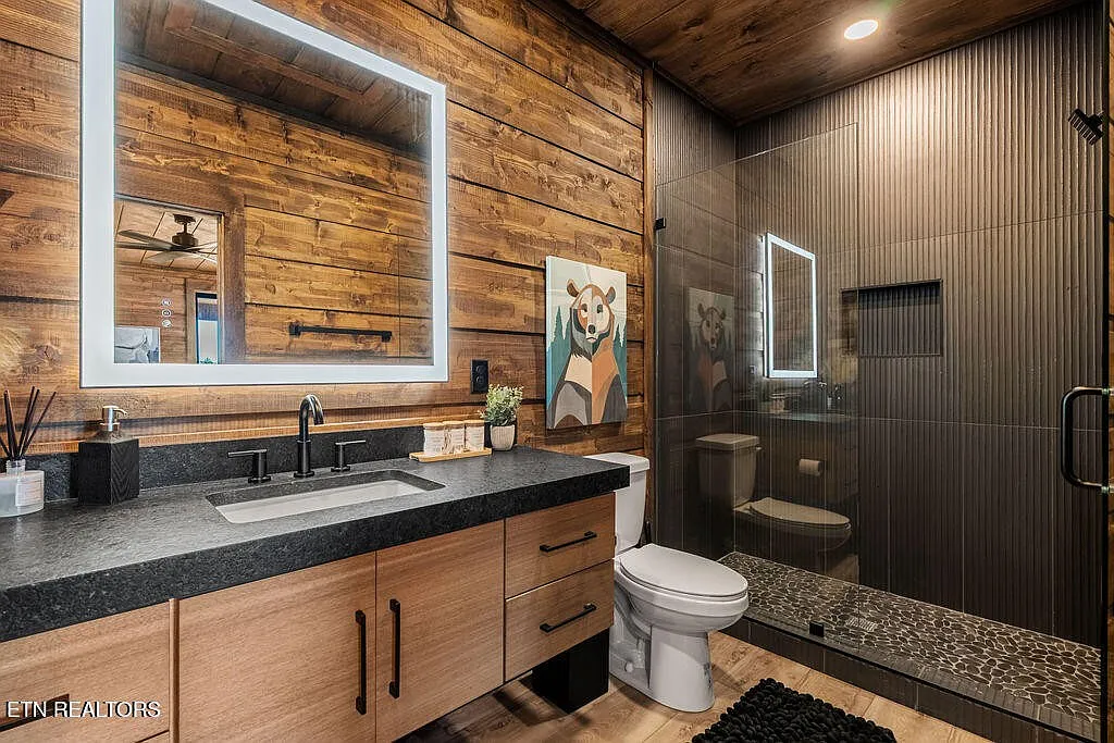 Edgewood Luxury Indoor Pool Cabin