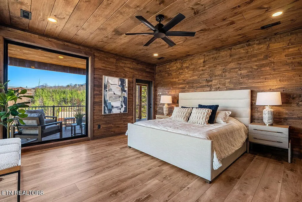 Edgewood Luxury Indoor Pool Cabin