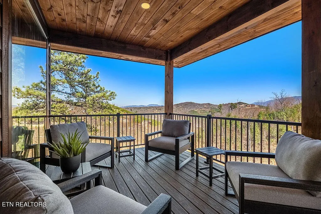 Edgewood Luxury Indoor Pool Cabin
