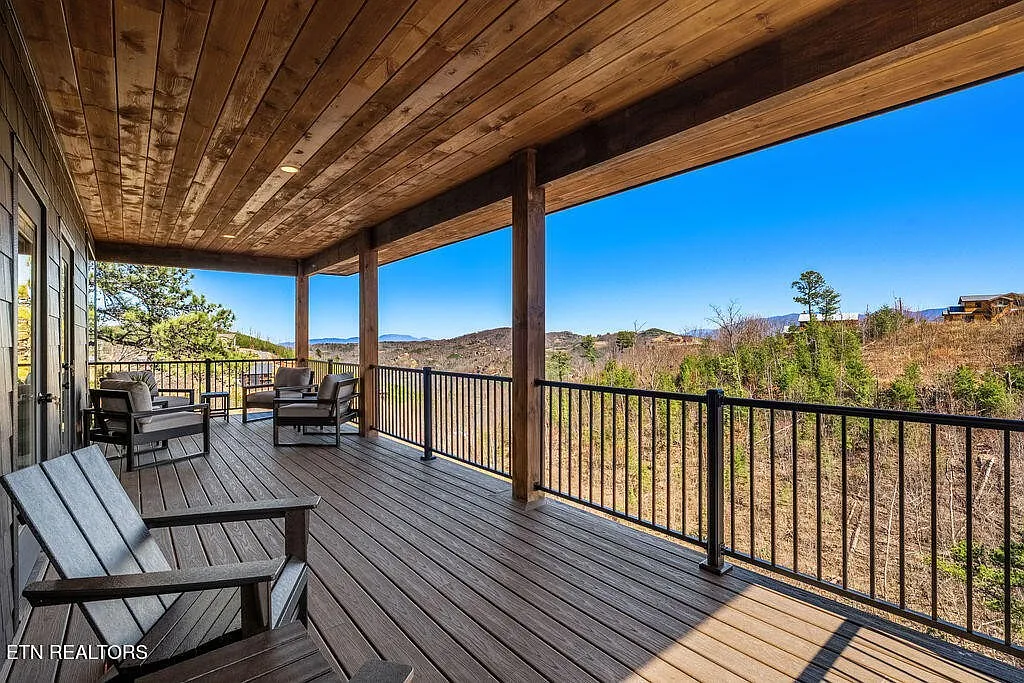 Edgewood Luxury Indoor Pool Cabin