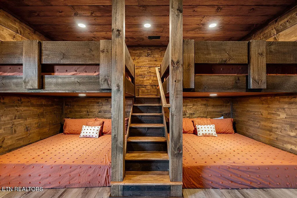 Edgewood Luxury Indoor Pool Cabin