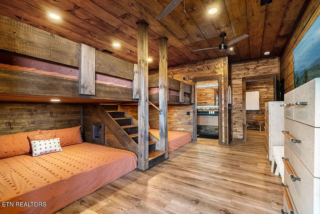 Edgewood Luxury Indoor Pool Cabin