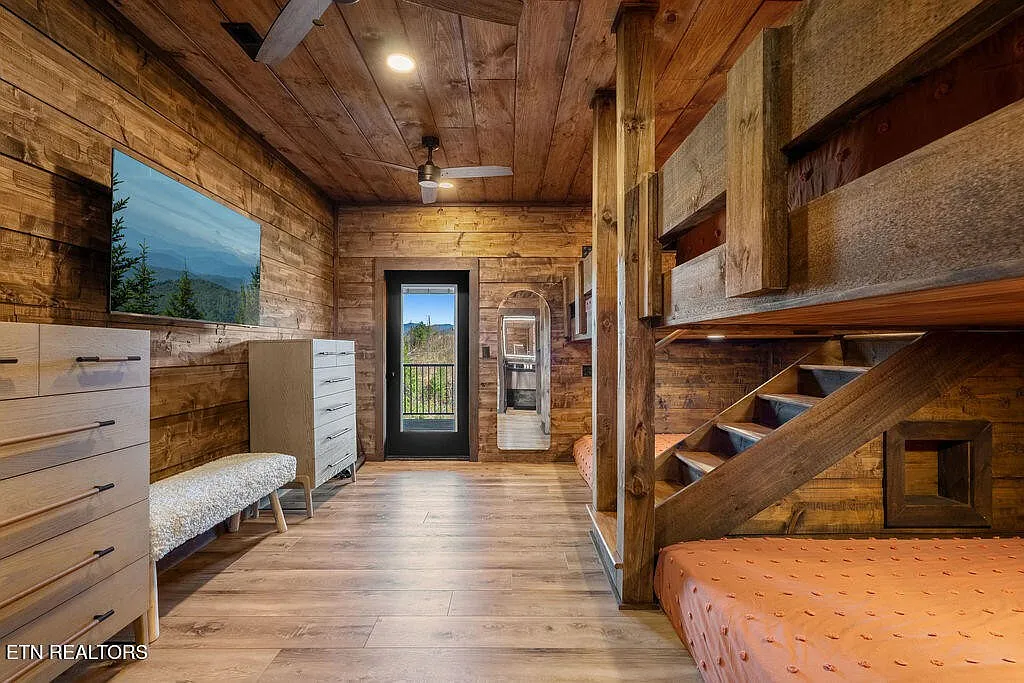 Edgewood Luxury Indoor Pool Cabin