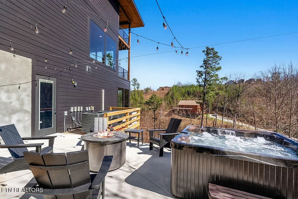 Edgewood Luxury Indoor Pool Cabin