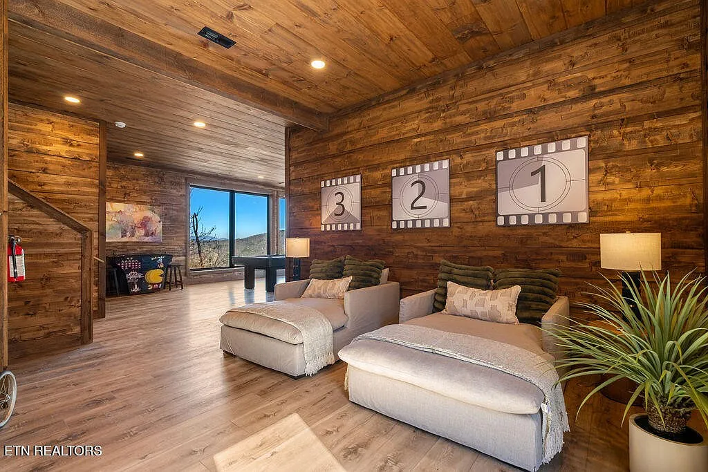 Edgewood Luxury Indoor Pool Cabin