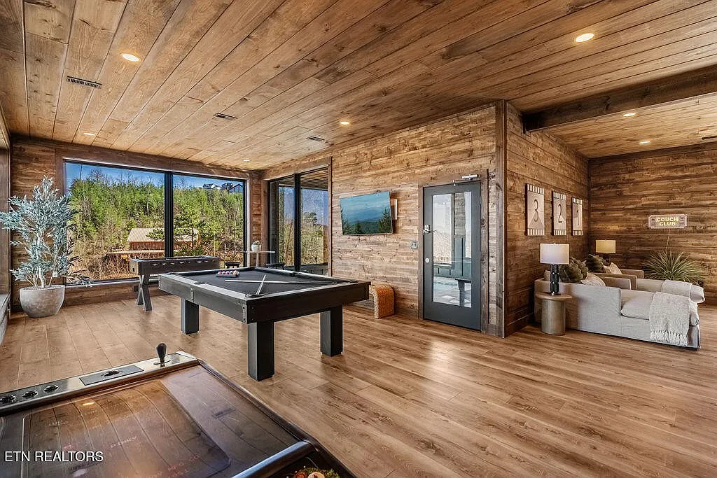 Edgewood Luxury Indoor Pool Cabin