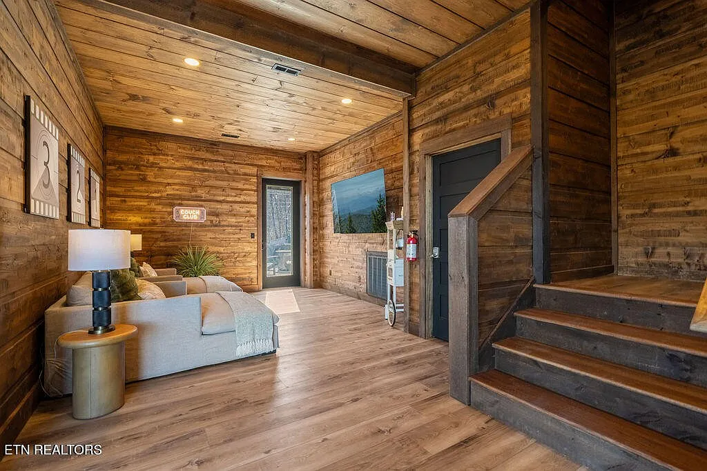 Edgewood Luxury Indoor Pool Cabin