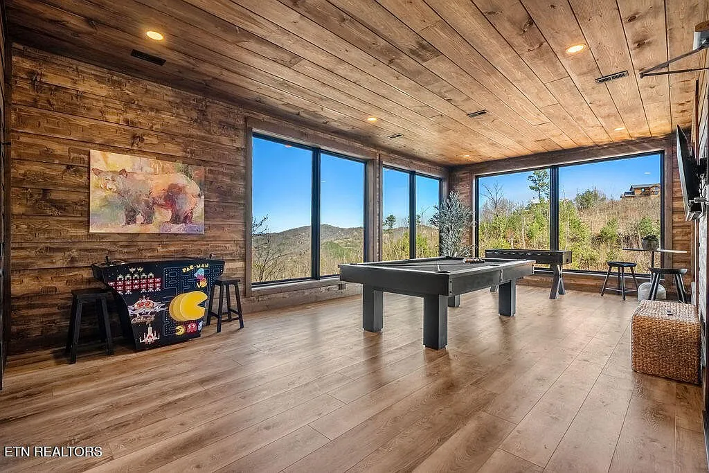 Edgewood Luxury Indoor Pool Cabin